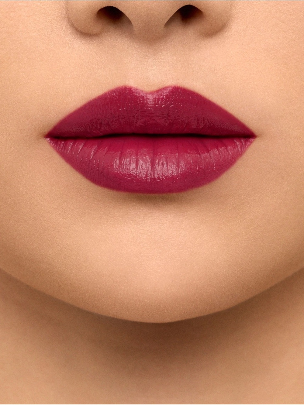 Burberry Kisses Satin Lipstick in 103 Bold Cherry 3.3 g/.11 oz - Picture 7 of 8